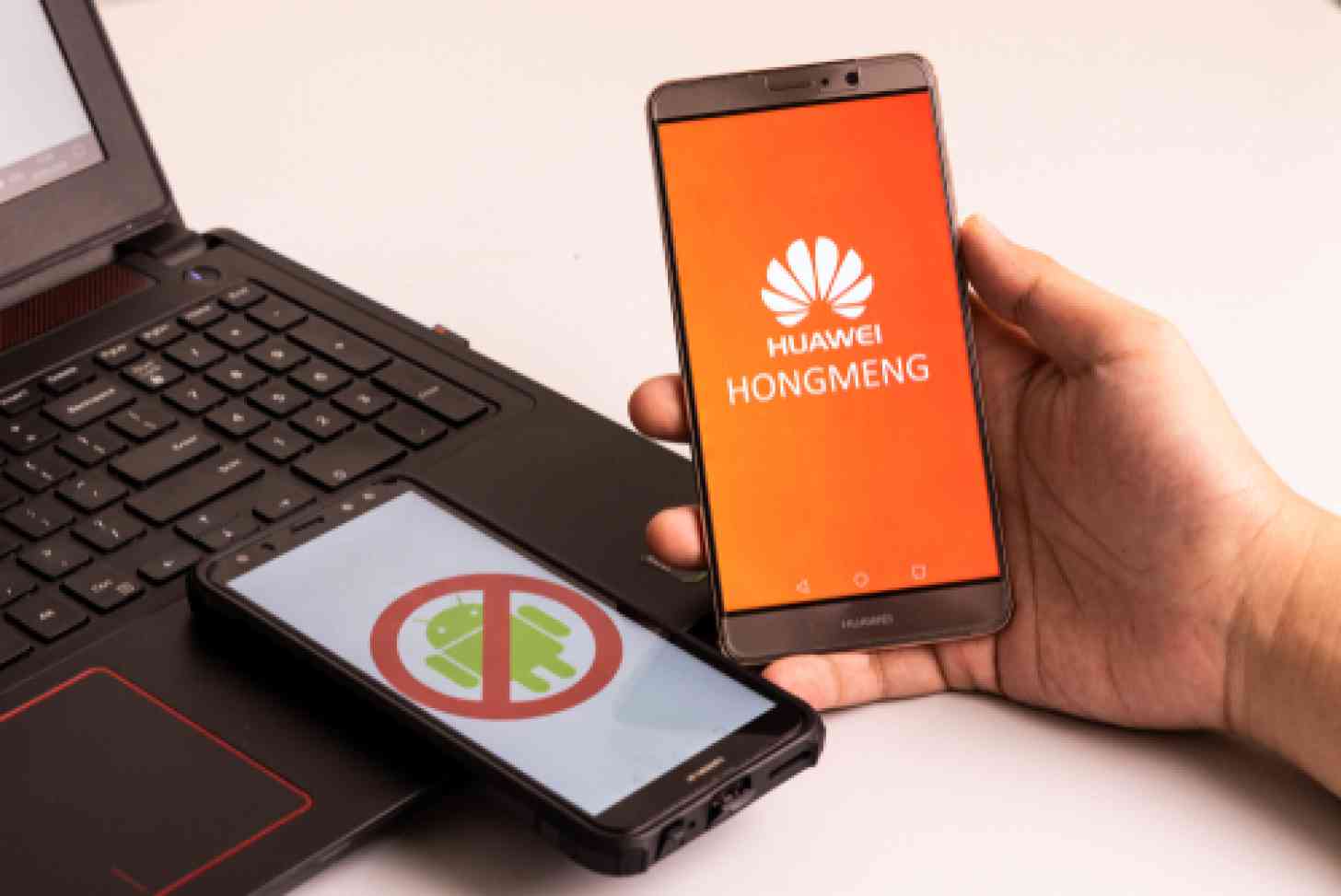 Huawei va lansa primul telefon cu propriul sistem de operare. Ce preț va avea și când o să-l vezi pe piață