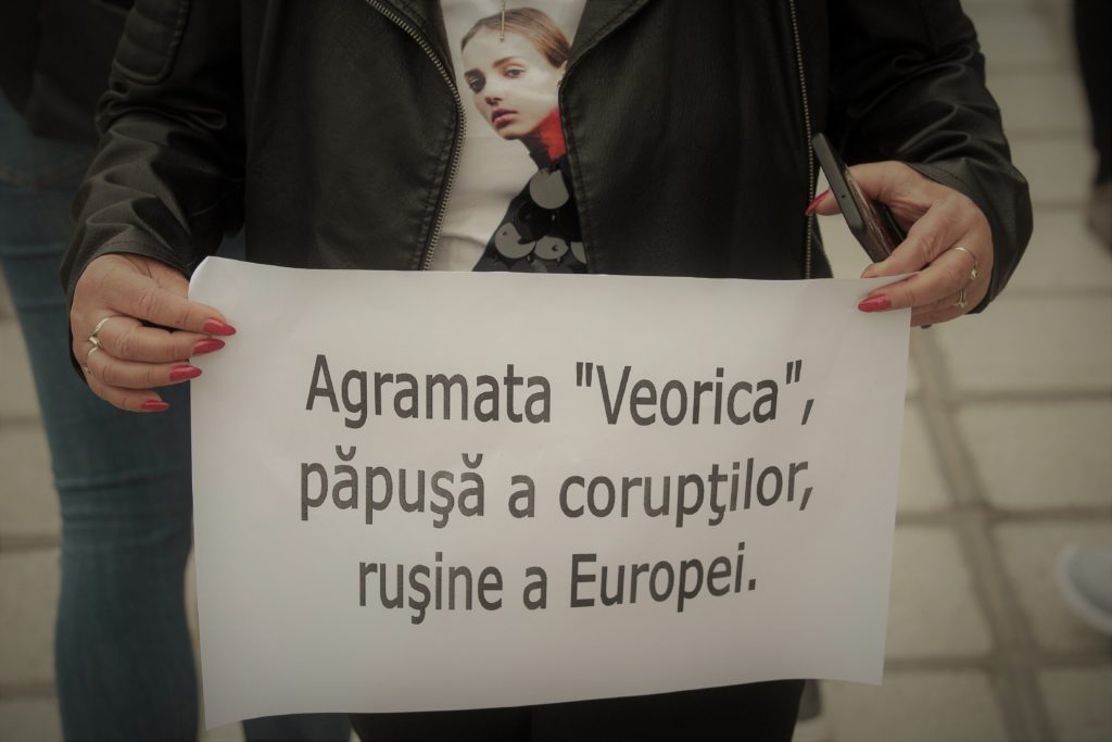 Cum vrea Dăncilă să treacă un proiect de lege privind calomnia și defăimarea ca să nu mai fie huiduită peste tot