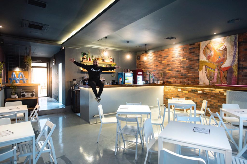 Oase a reușit să își îndeplinească marele vis. Și-a deschis propriul bar