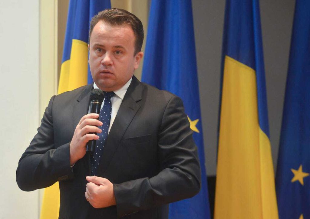 Liviu Pop, acuzații grave: „Ministerul Educației este condus de baronii manualelor. Șpăgile indirecte și directe care se dau și de care și DNA știe”