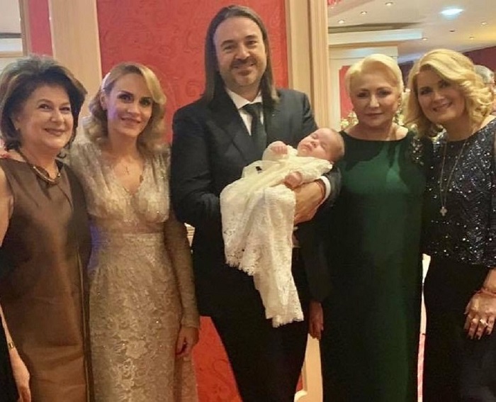 Viorica Dăncilă, apariție răvășitoare alături de Adrian Năstase, la botezul fiicei Alessandrei Stoicescu FOTO