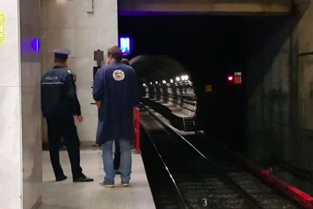 Clipe de coșmar la metrou! Un bărbat a fost prins de tren și târât sute de metri. În ce stare se află acesta, după scenele șocante