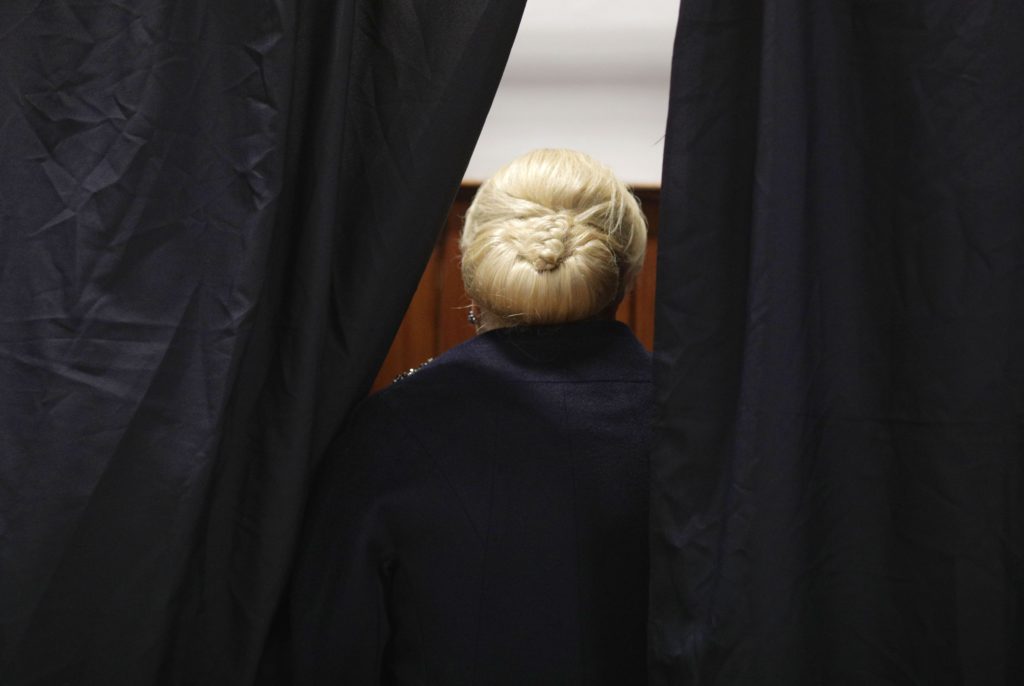 PSD o vrea afară pe Viorica Dăncilă. Ce îi transmit colegii de partid pierzătoarei alegerilor prezidențiale