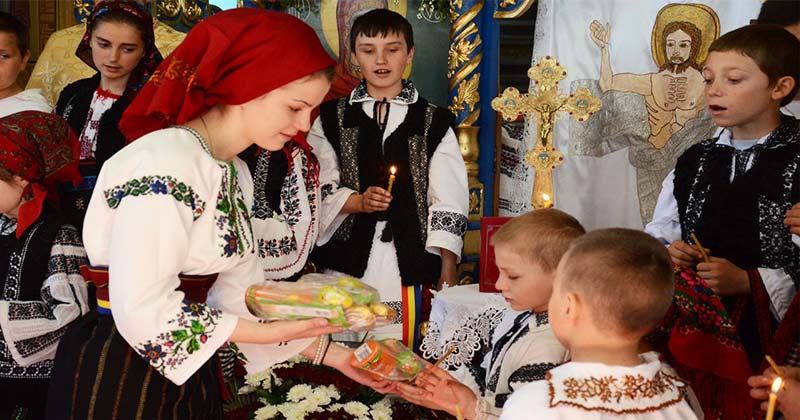 Tradiții și obiceiuri de intrarea în biserică a Maicii Domnului. Ce nu e bine să faci azi