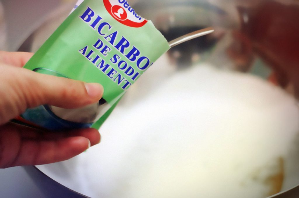 Ce se întâmplă dacă pui bicarbonat de sodiu în vaza florilor. Efectul este uimitor