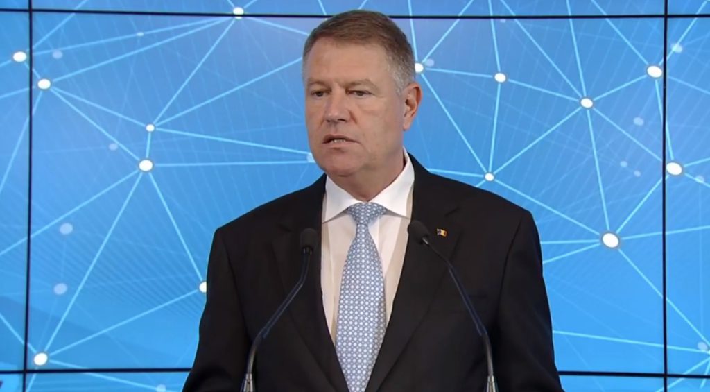 Klaus Iohannis rămâne totuși favoritul în ochii fostului președinte al statului, Traian Băsescu. Foto: europafm.ro