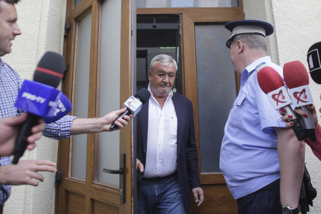 Sebastian Vlădescu cercetat la DNA pentru luare de mită și trafic de influență