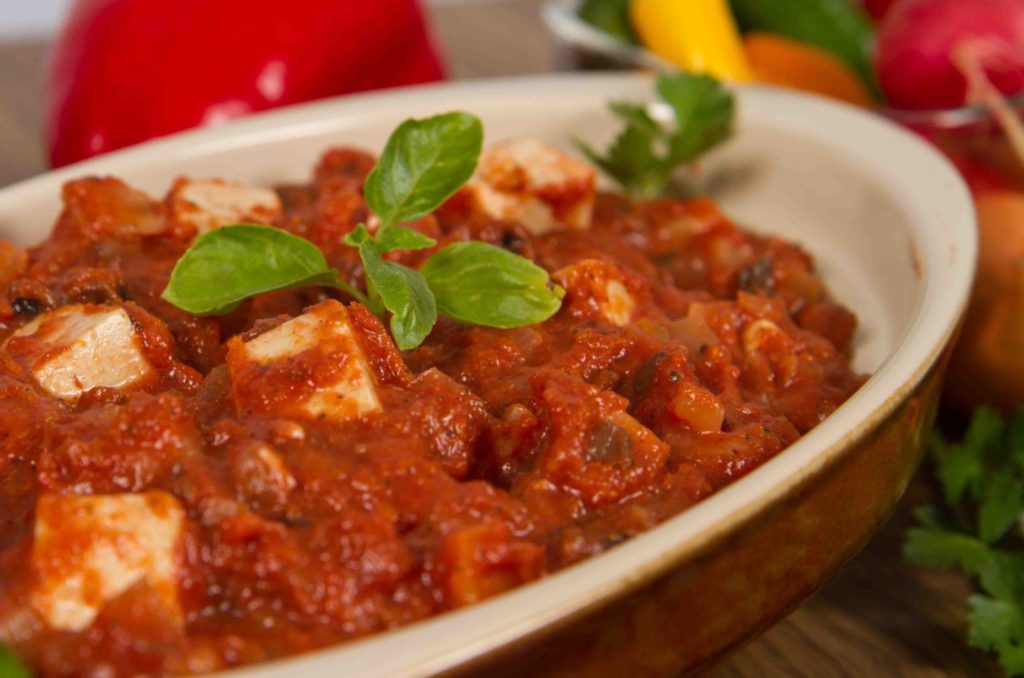 Rețeta zilei. Gulaș vegetal cu tofu și ciuperci. Un preparat sănătos și gustos