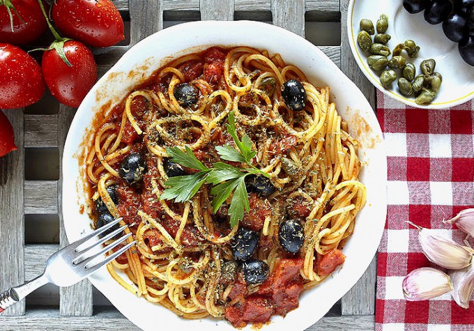 Rețeta zilei. Spaghete Puttanesca. Un deliciu pentru întreaga familie