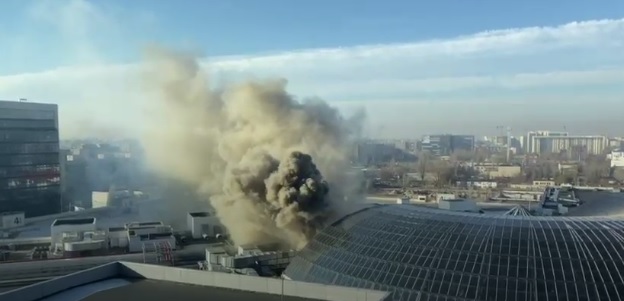 În urma incendiului de la AFI Cotroceni s-a degata un fum dens