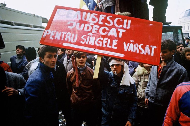 Timișorenii ieșiți în stradă în decembrie 1989. Foto: Nicolas Jose / Sipa Press / Profimedia