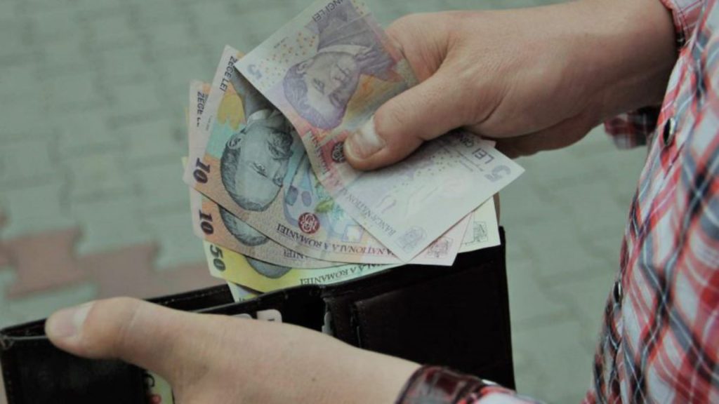 Decizie de ultimă oră! La cât va ajunge, de la 1 ianuarie 2020, salariul minim. Câți bani vor câștiga românii cu studii superioare