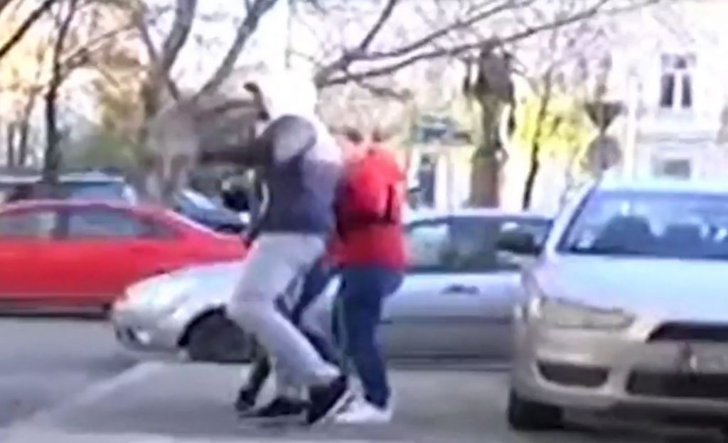 Scene absolut șocante. Jurnlisti agresați de fiul lui Gheorghe Dincă. Foto: Antena3