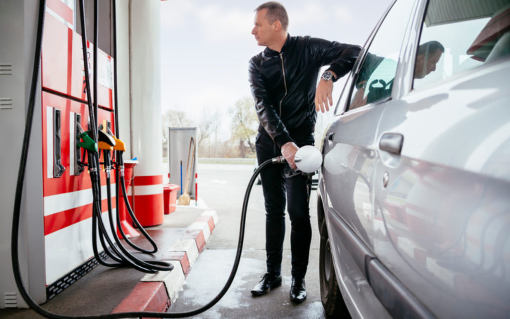 Cât va costa un plin de benzină sau de motorină după eliminarea supraaccizei la carburanți. Sursa foto: ProTV