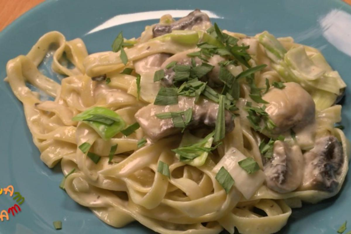 Paste cu ciuperci și praz