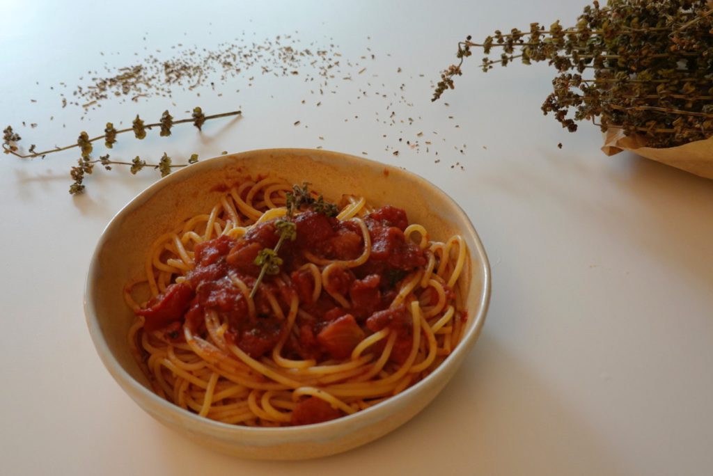 Paste în sos de roșii, cea mai bună rețetă dacă ai mâncat mult de Crăciun și Revelion