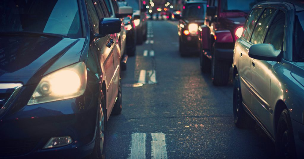 Cod rutier 2020. De ce vor fi obligați șoferii să folosească luminile de întâlnire, în timpul zilei, și pe drumurile naționale