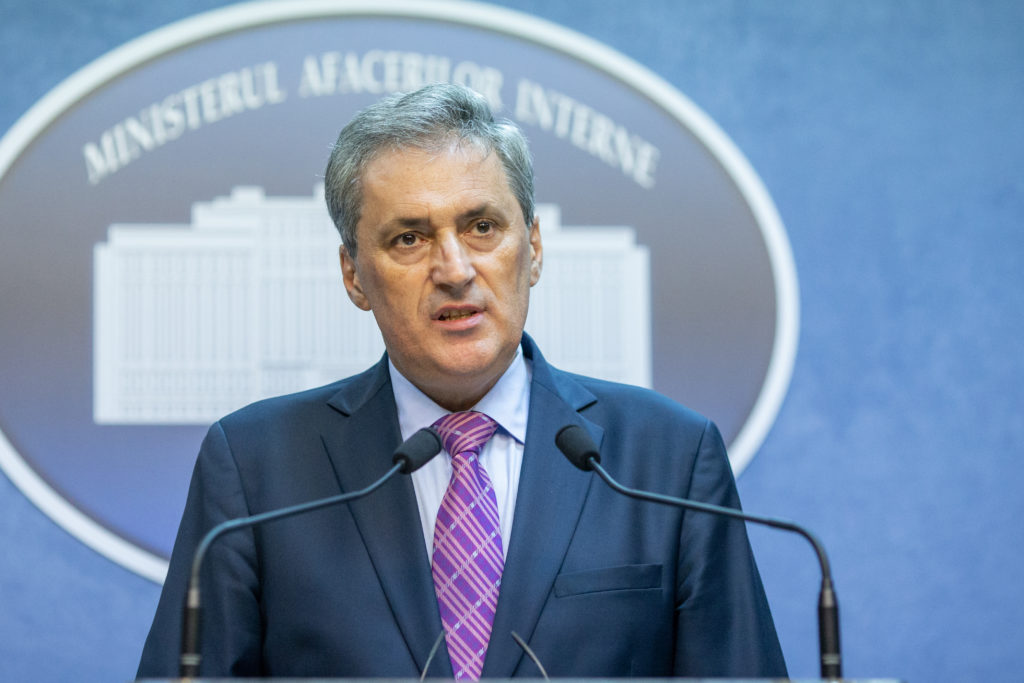 Un nou caz de colaborare între polițiști și infractori a fost descoperit. Ce mașini de lux avea omul legii