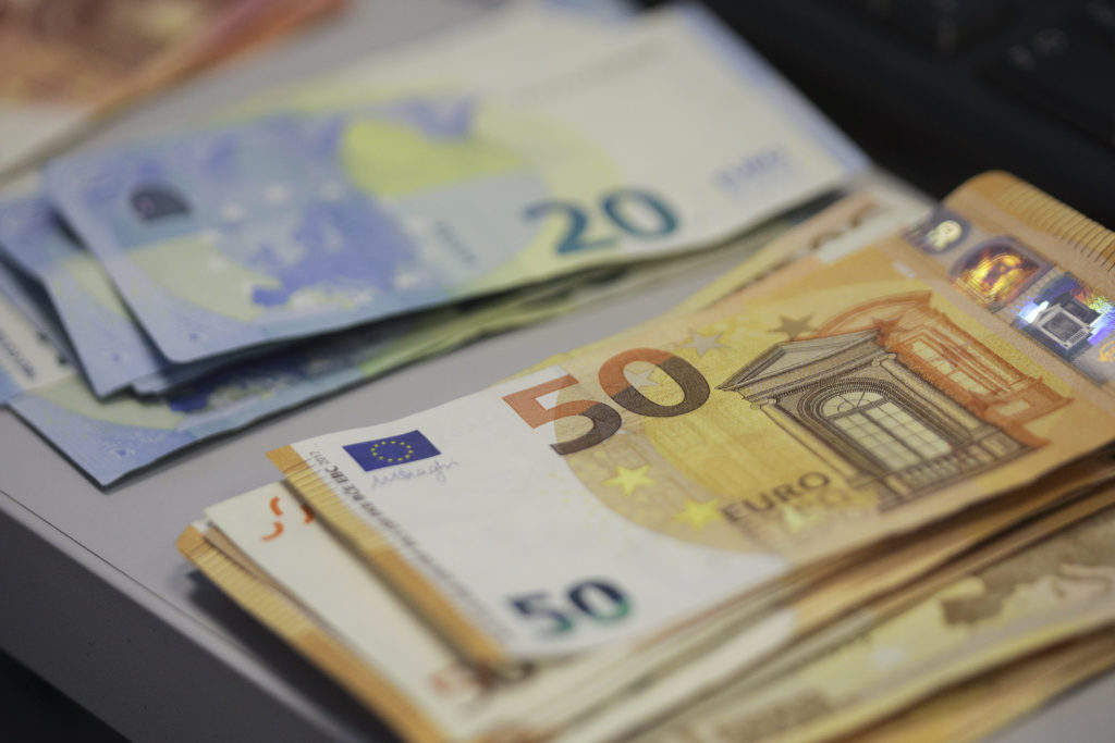 Cotațiile principalelor monede. La ce valoare ajunge un euro azi? Foto: Inquam Photos / Octav Ganea 