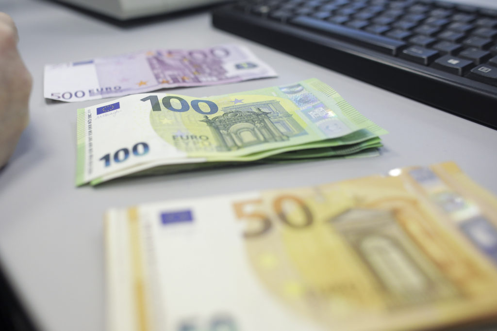 Curs BNR, joi, 6 februarie 2020. Ce valoare înregistrează euro, după ce a picat Guvernul