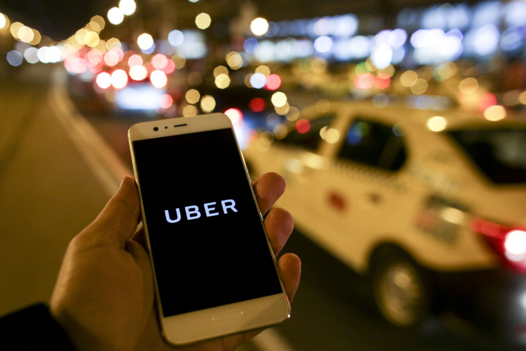 Cât câștigă lunar un șofer Uber. Poate ajunge, cu bonusurile primite, la o sumă impresionantă