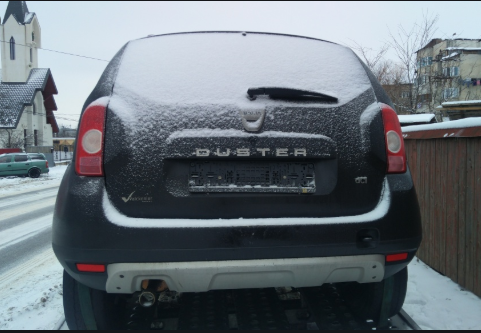 Cât costă această Dacia Duster făcută praf. Are doar 9.500 de kilometri și e vândută pe mobile.de