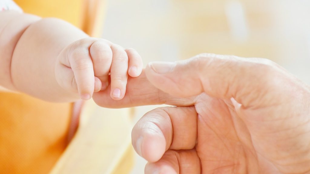 Ce măsuri iau autoritățile din Maramureș pentru creșterea natalității. Sumă impresionantă pentru primul copil din fiecare familie