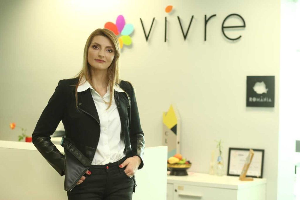 Cine este Monica Cadogan, femeia cu patru copii care s-a îmbogățit prin compania Vivre