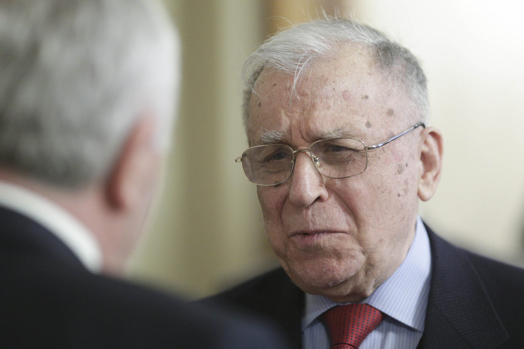 Cum își sărbătorește Ion Iliescu ziua la 90 de ani. ”Nu e chiar ca la 19, dar capul e întreg”