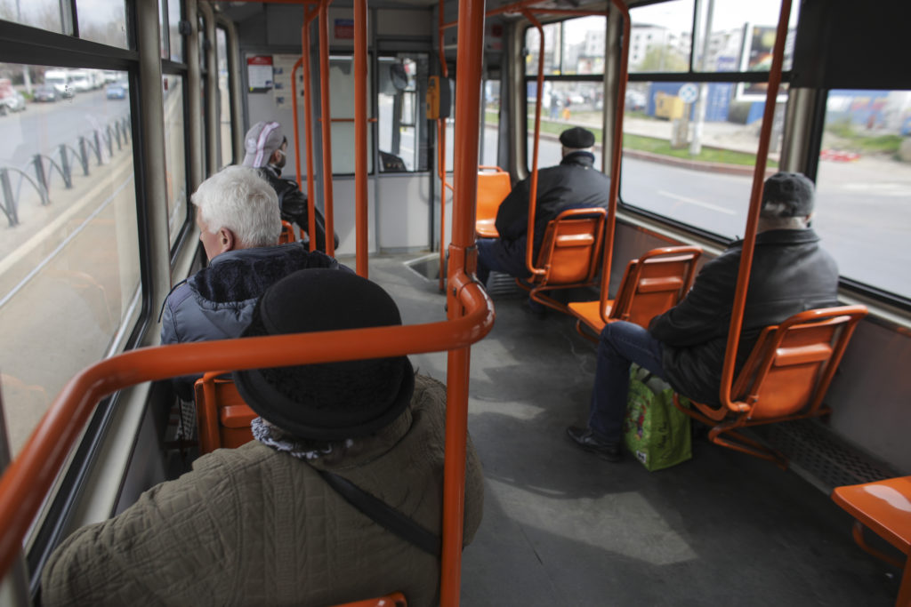 Numărul autovehiculelor STB se va reduce temporar, dar circulația nu va fi suspendată. Foto: Inquam Photos/ Octav Ganea