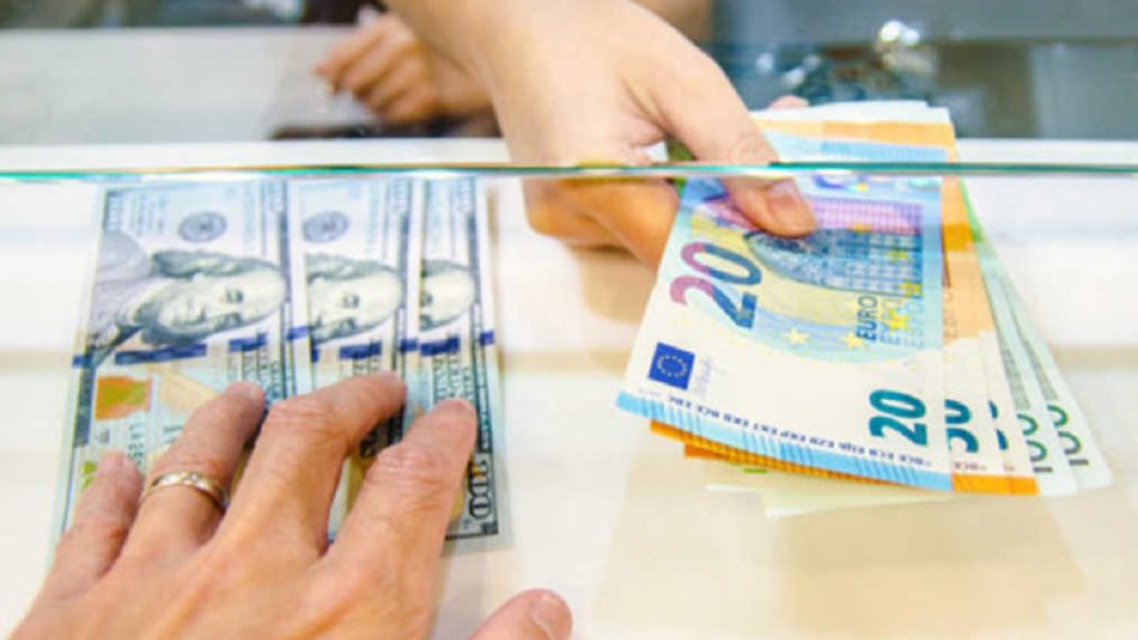 Curs BNR, vineri, 13 martie 2020. La cât a ajuns euro în comparație cu dolarul?