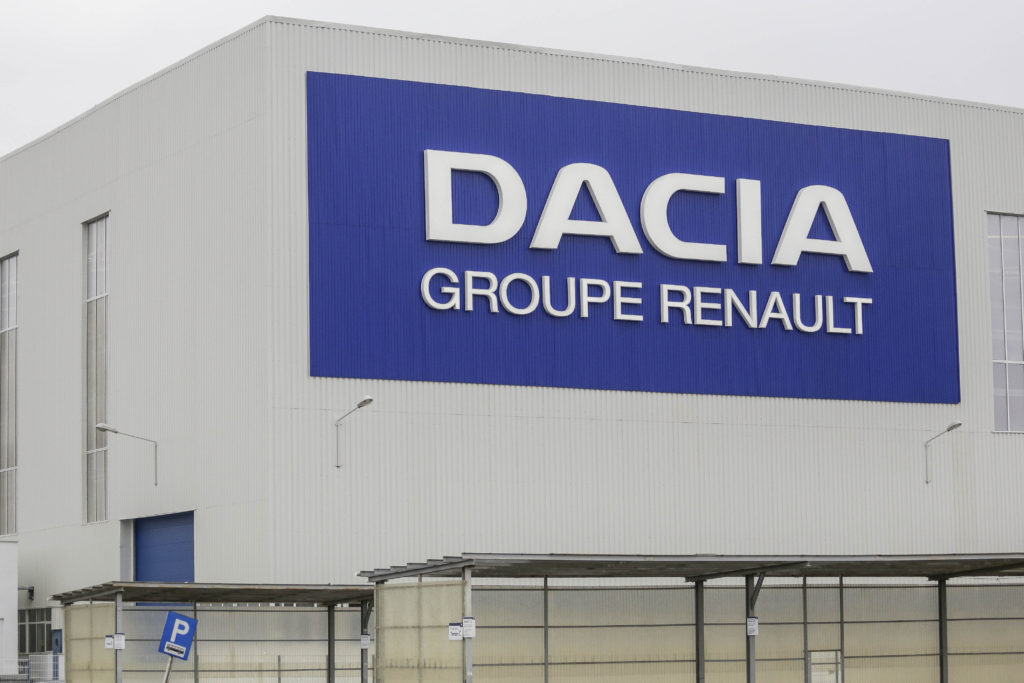 Anunț oficial de la Dacia. Decizie radicală în plină criză de pandemie