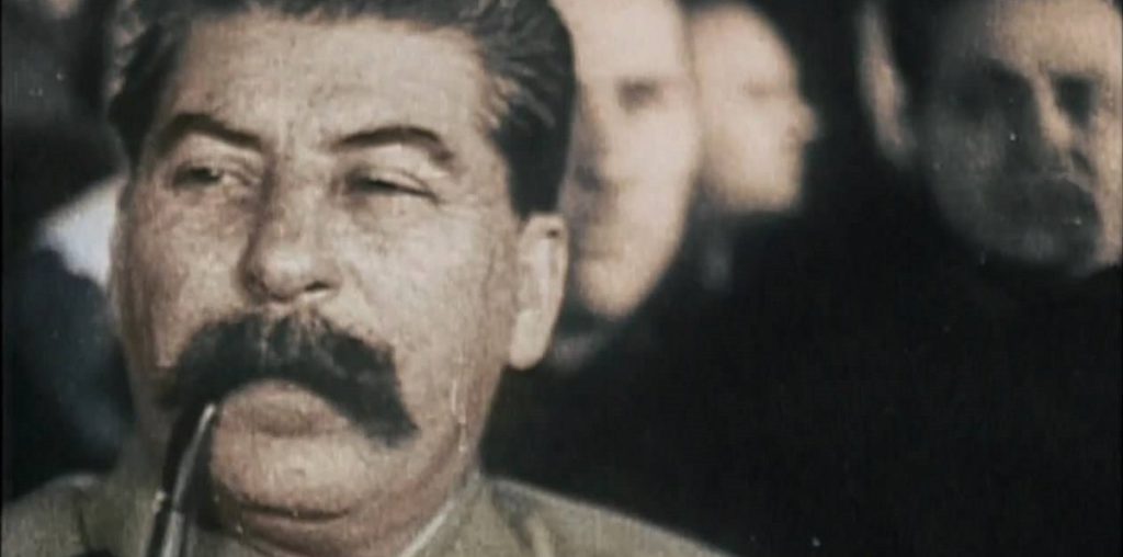 Cum arată nepoata lui Iosif Stalin. Bunicul ei ar avea un șoc dacă ar putea să o vadă