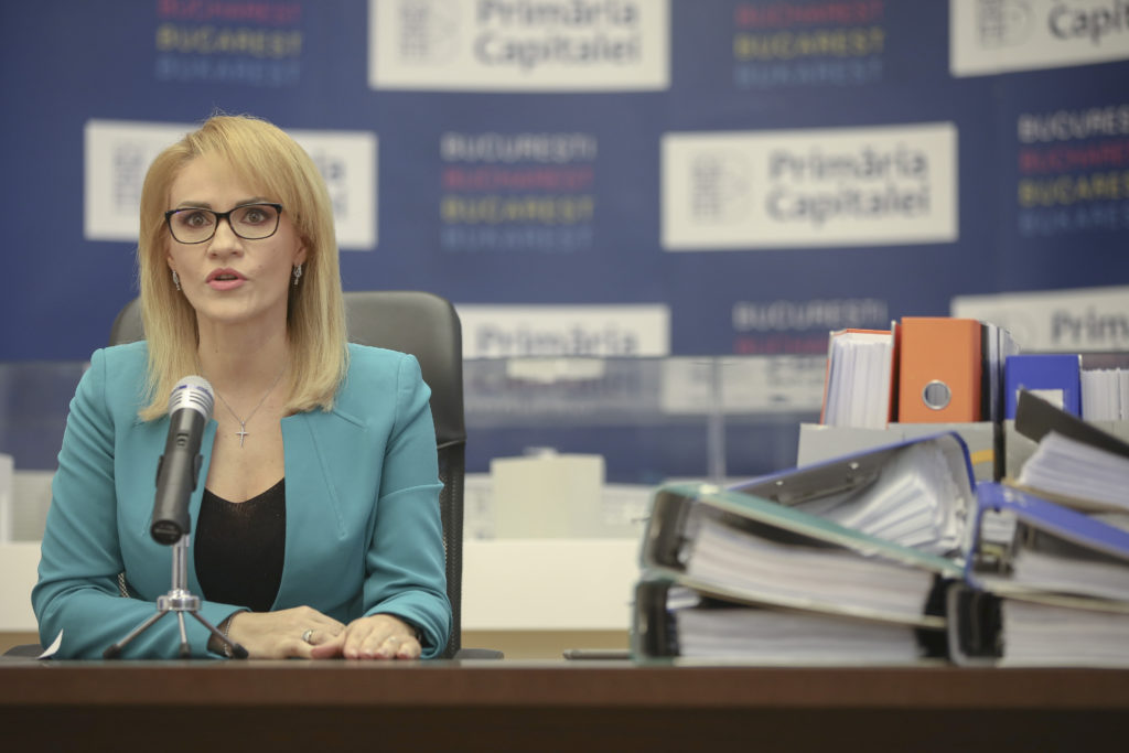 Salariile pe care le dă Gabriela Firea. Un membru PNL le-a făcut publice
