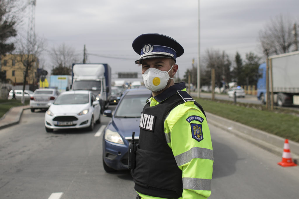 În ce măsură vor fi aplicate relaxările restricțiilor impuse. Foto: Inquam Photos/ Octav Ganea 