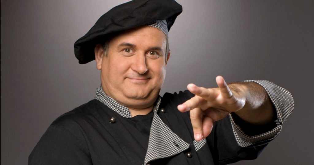 Pe Horia Vârlan îl știți de la TV, dar să vedeți ce casă are! Și-a făcut două bucătării