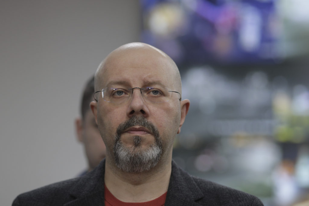 Cum se comportă mulți români în carantină: „Scuipă și înjură personalul care le aduce mâncarea”