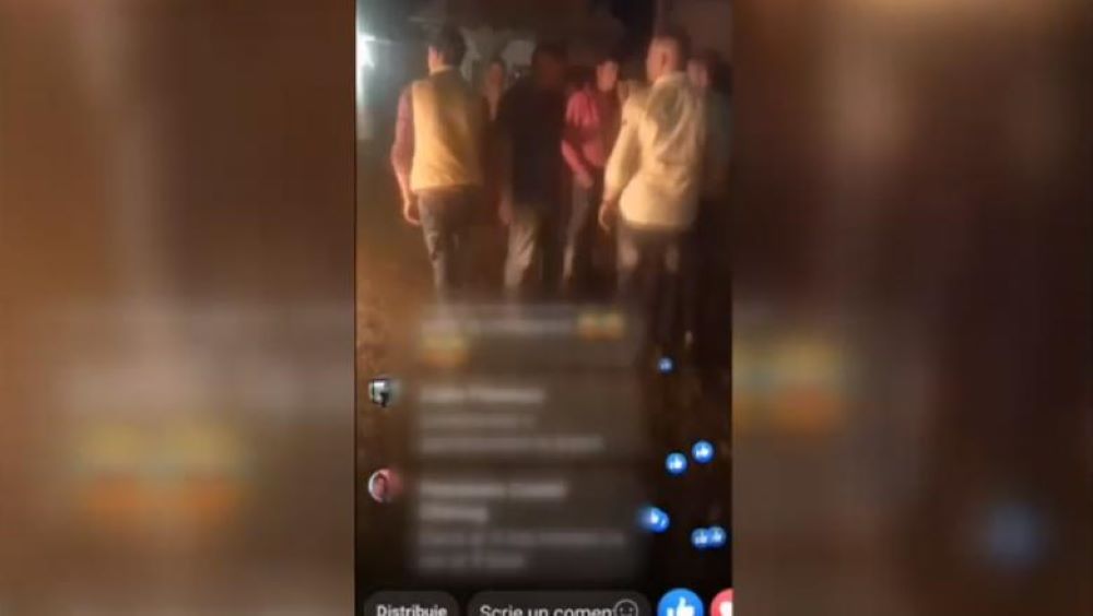 Au incendiat cauciucuri și s-au dat live pe Facebook. Au fost identificați imediat
