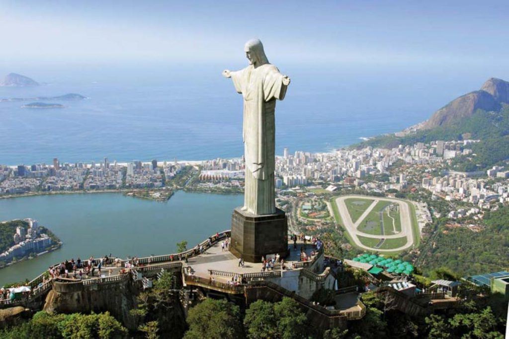 Gest superb de Paște. Cum a fost ”îmbrăcată” statuia lui Iisus din Rio de Janeiro