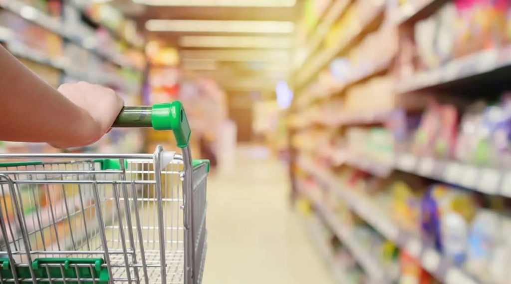 Ce cumpără românii în această perioadă. Nu doar vânzările la mâncare și dezinfectanți au explodat