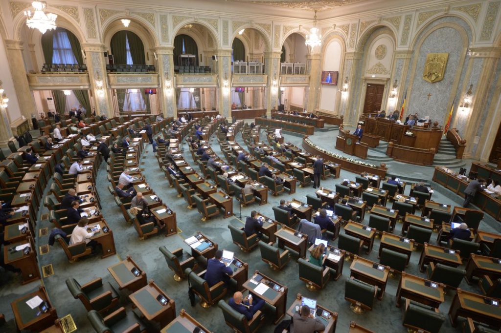 Modificare importantă în Ordonanța de Guvern. Ce se întâmplă cu românii care vor să-și amâne ratele la bănci deși au datorii