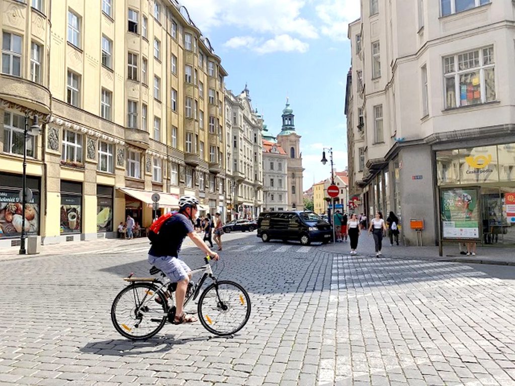 Bani de la Guvern pentru italienii care își cumpără bicicletă sau scuter electric