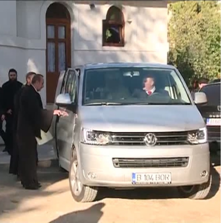 Ce mașină folosește Patriarhul Daniel. Costă peste 60.000 de euro