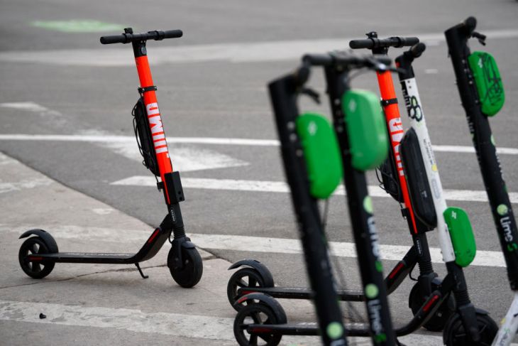 Bani de la Guvern pentru italienii care își cumpără bicicletă sau scuter electric