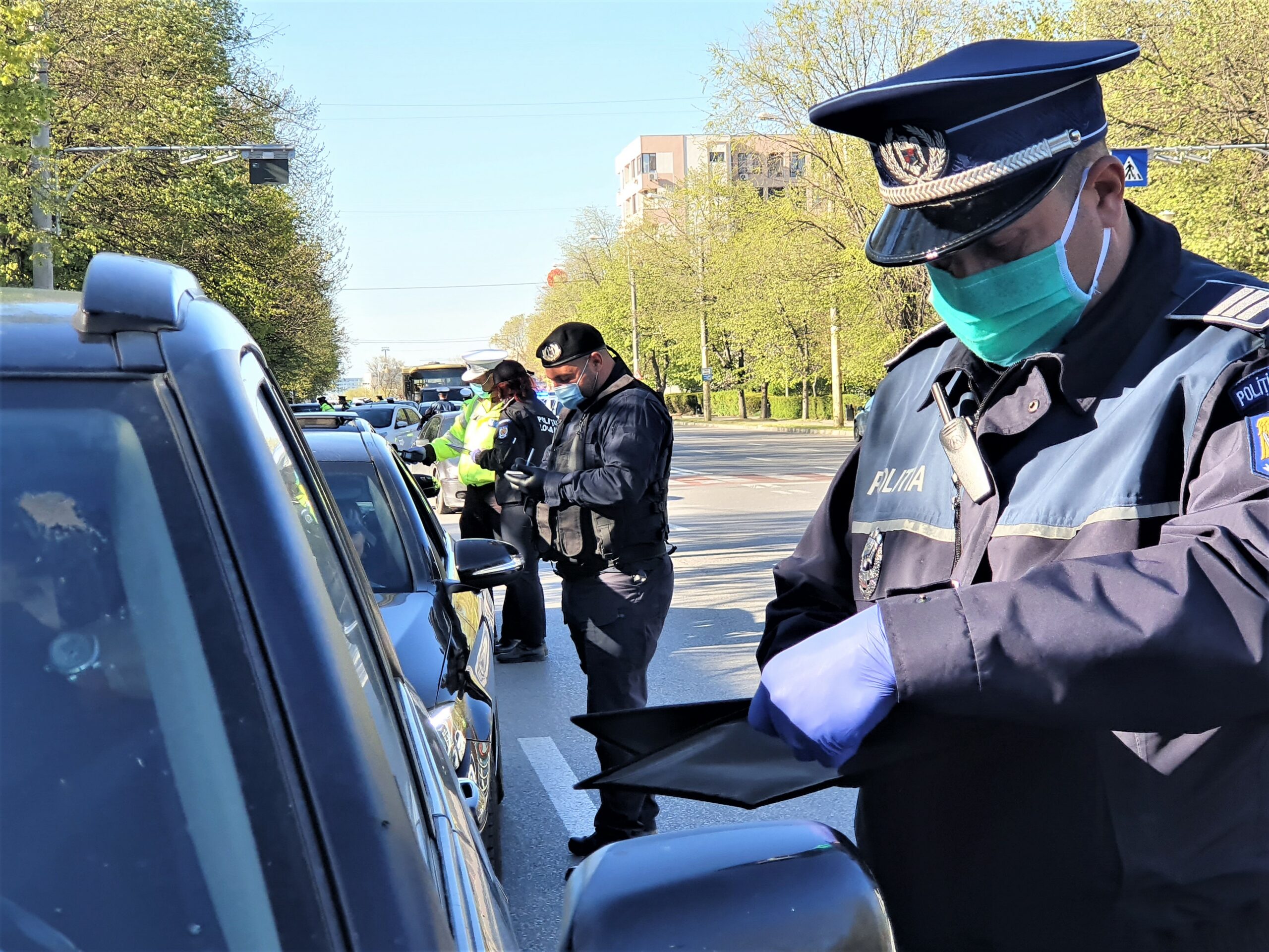 Autoritățile continuă controalele pentru respectarea măsurilor impuse de lege