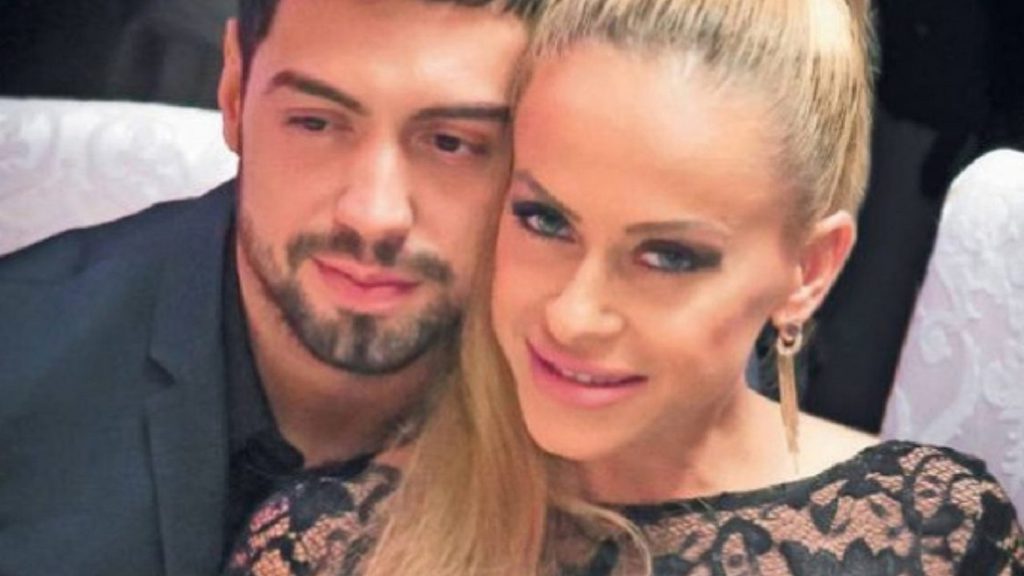 De ce vrea, de fapt, Anda Adam să divorțeze. Cântăreața s-a trezit cu mascații la ușă