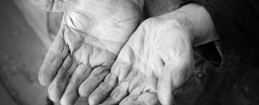 Cum a furat o adolescentă de 15 ani 100.000 de lei din casa unei bătrâne. S-a întâmplat la Calafat