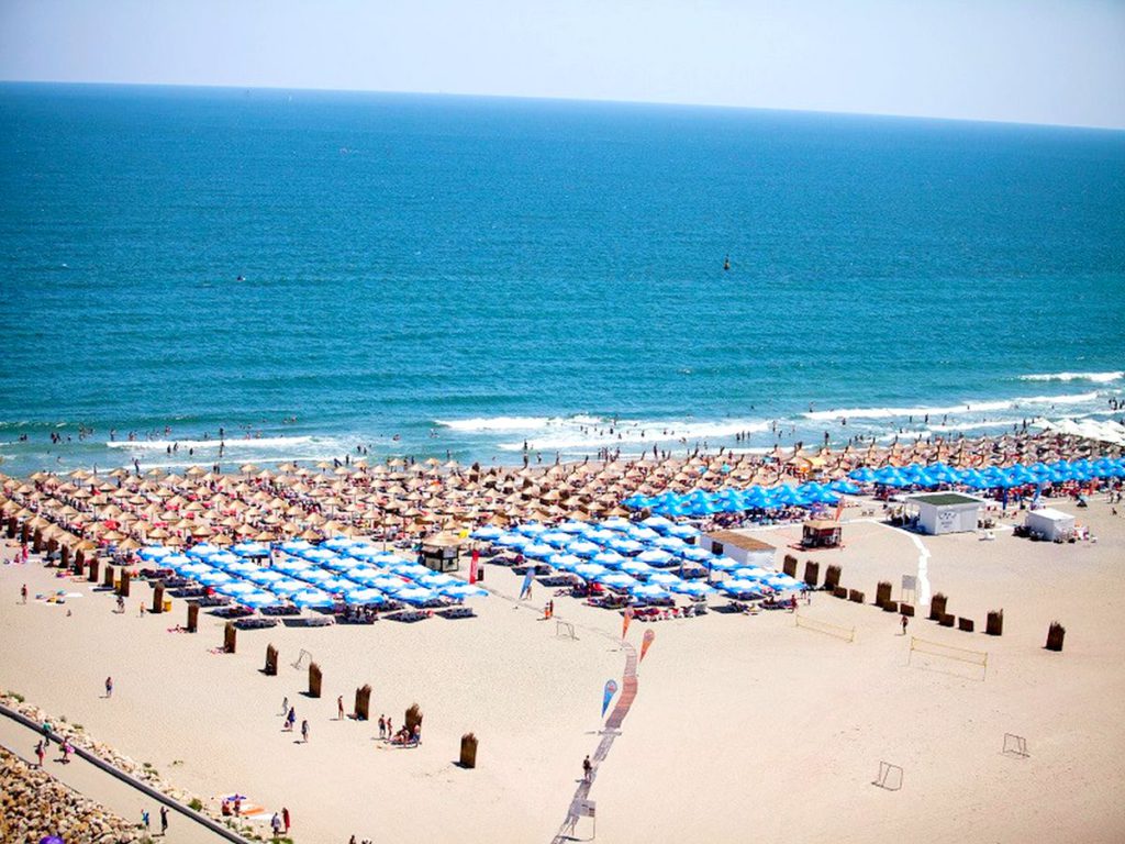 Când vom putea merge în vacanță la mare în România. Anunțul venit de la Guvern