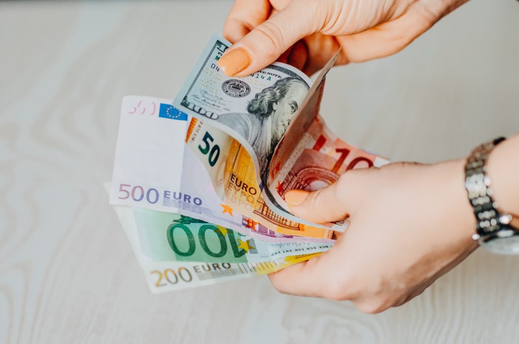 Curs BNR joi, 21 mai. La ce valoare ajung euro și dolarul