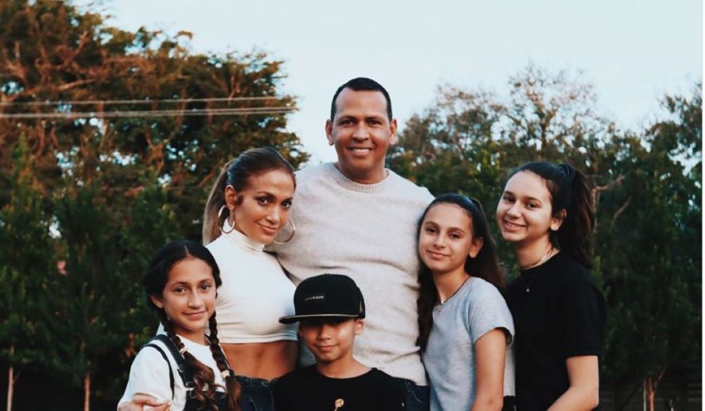 Jennifer Lopez și Alex Rodriguez nu se mai căsătoresc în această vară. Ce decizie au luat ei în legătură cu relația lor